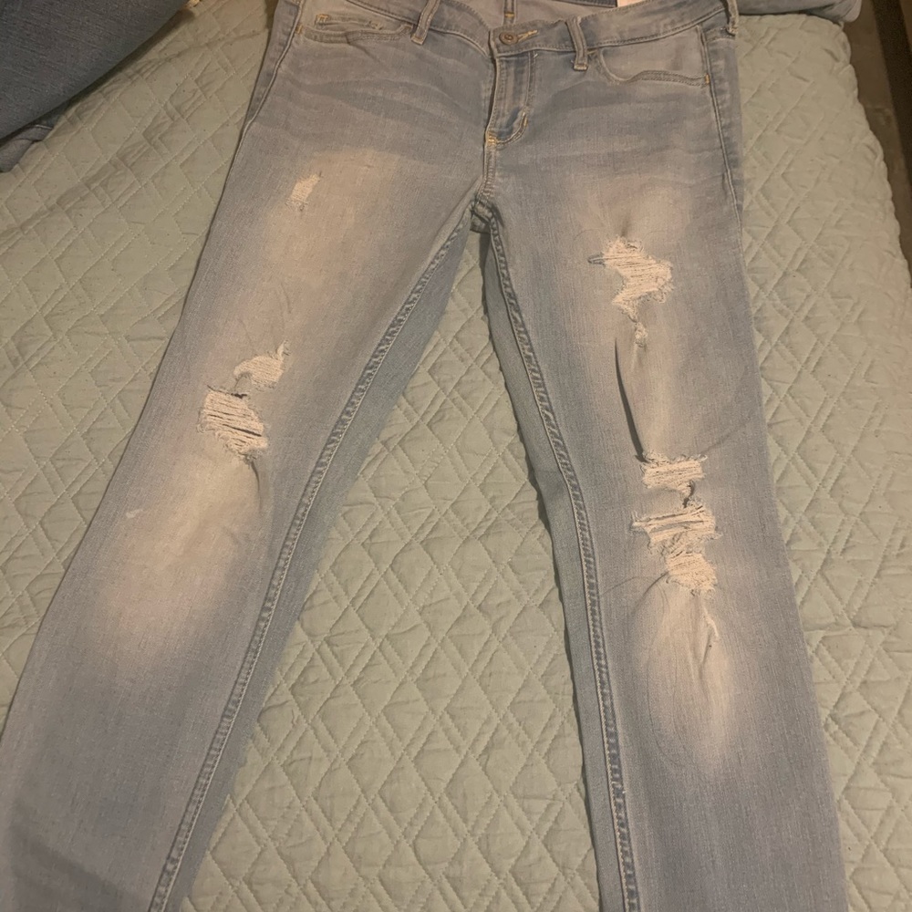 Low rise jeans with light rips